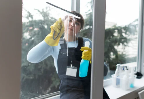 Nettoyage de vitres intérieures et extérieures au Molay-Littry